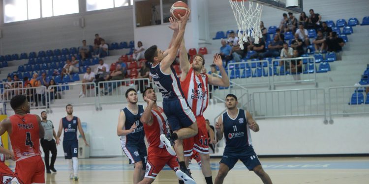 İlk maç Koop’un