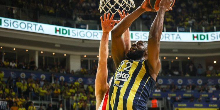 Fenerbahçe evinde kaybetti: 71-72