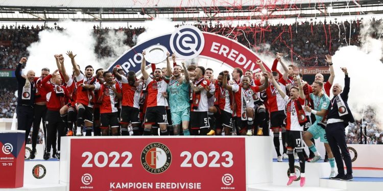 Feyenoord 2 hafta kala