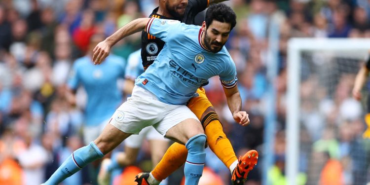 Manchester City emin adımlarla
