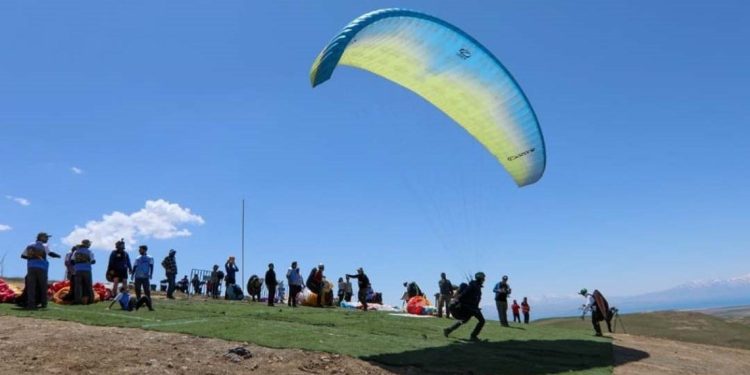 Yamaç paraşütçüler Tatlısu’yu renklendirecek