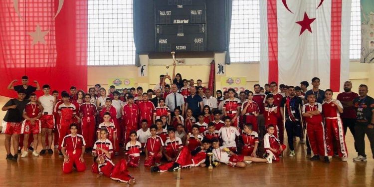 Kickboks Cengiz Topel Şampiyonası yapıldı
