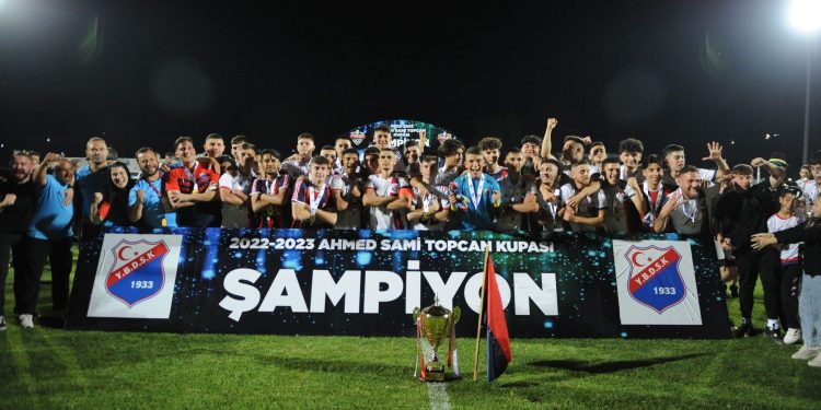 MTG ile Yeniboğaziçi A2 takımları arasında oynanan Ahmed Sami Topcan Kupasını Yeniboğaziçi kazandı