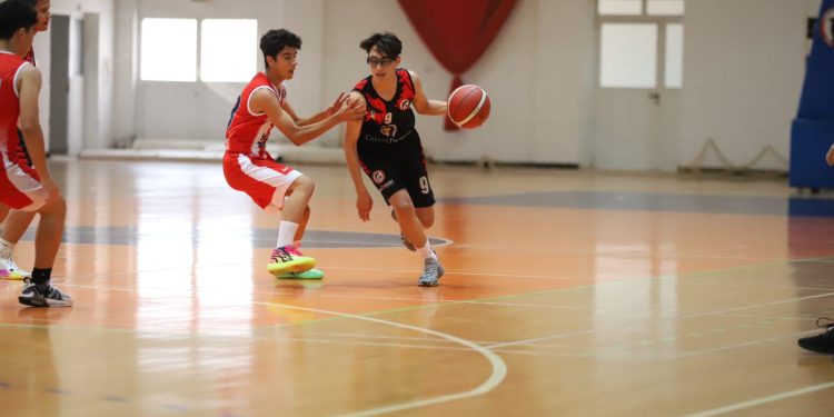 Gençler Birliği galip: 61-46