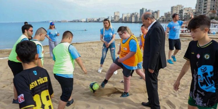 Uluslararası Maraş Down Plaj Futbolu Festivali düzenlendi
