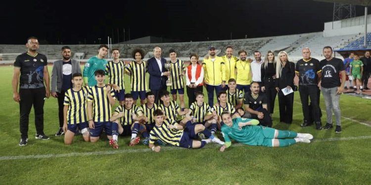 Cumhurbaşkanı Tatar, Şampiyon Melekler Futbol Turnuvası’nda final karşılaşmasını izledi