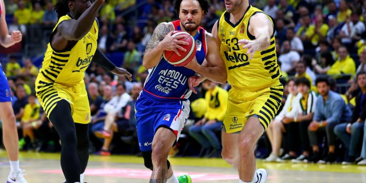 Anadolu Efes seriyi 1-1 yaptı