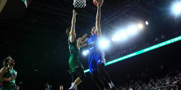 Anadolu Efes ve Fenerbahçe yarı finalde