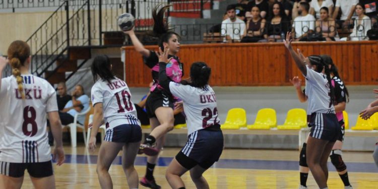 Hentbolda ilk maçlar Esentepe ve UKÜ’nün