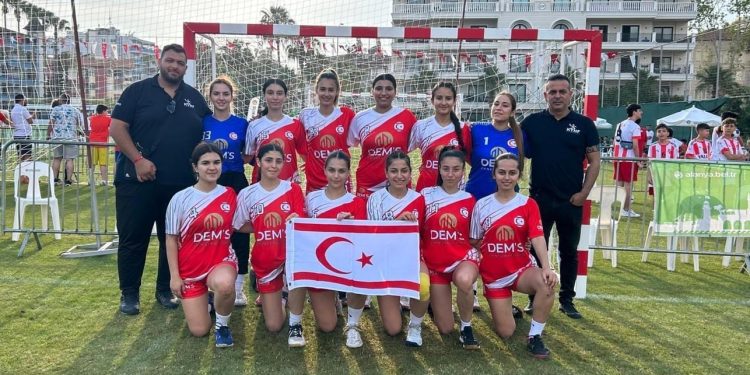Milli hentbolcular galip