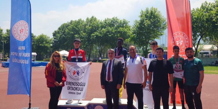 Türkiye Okullar arası Erkekler Atletizm Şampiyonası’nda, Karaoğlanoğlu İlkokulu ve Şehit Turgut Ortaokulu öğrencilerinden şampiyonluk