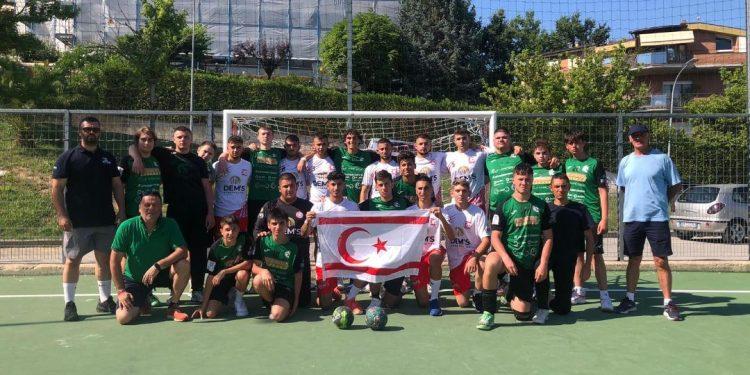 Hentbolcularımız ilk maçını kaybetti