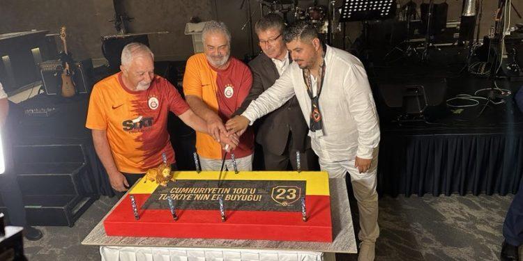 Galatasaraylılar şampiyonluğu kutladı