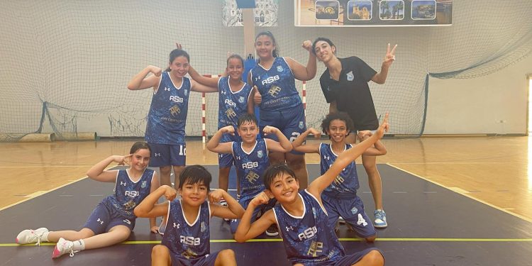 Minik Basketbolcular parkede