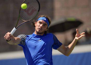 Tsitsipas elendi