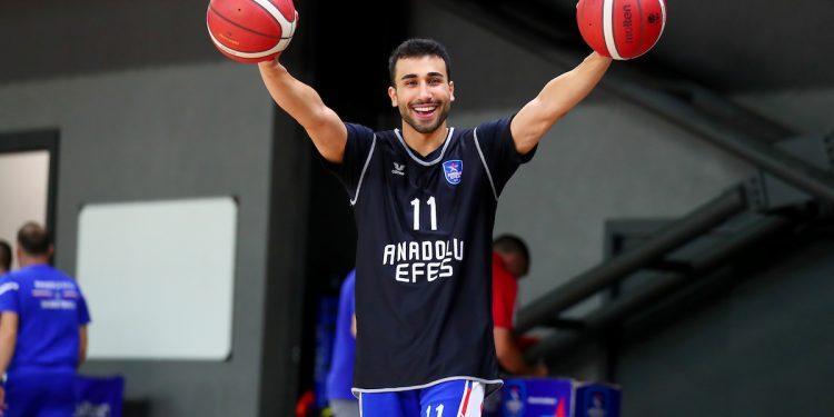 Erten’li Anadolu Efes sezonu açtı