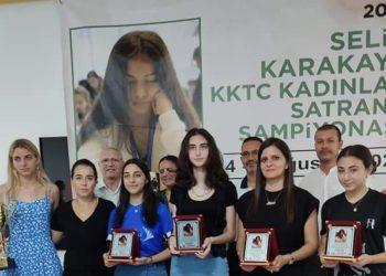 Ṣampiyon Melek Selin Karakaya anısına düzenlenen ‘Selin Karakaya KKTC Kadınlar Satranç Şampiyonası’ tamamlanarak dereceye girenlere ödülleri verildi