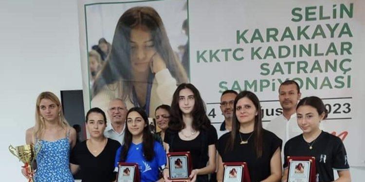 Ṣampiyon Melek Selin Karakaya anısına düzenlenen ‘Selin Karakaya KKTC Kadınlar Satranç Şampiyonası’ tamamlanarak dereceye girenlere ödülleri verildi