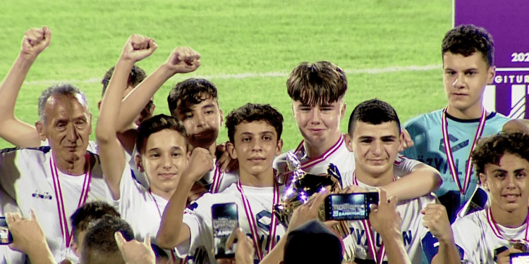 Doğan Türk Birliği U14 şampiyon