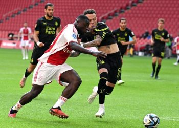 Ajax-Feyenoord erteleme maçı oynandı