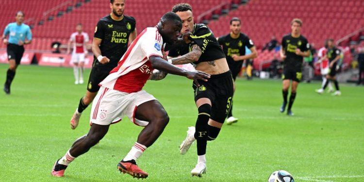 Ajax-Feyenoord erteleme maçı oynandı