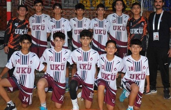 Hentbolda kazanan Doğukent ve UKÜ