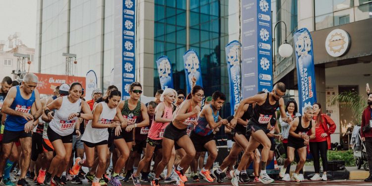 Ülker Lefkoşa Maratonu’nda 21 km koşusuna start verildi