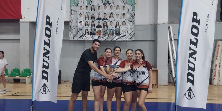 Badmintonda YDÜ birinci