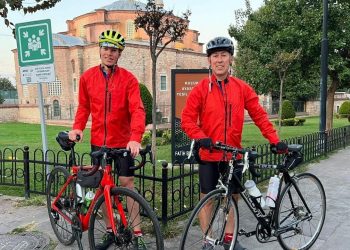 Kansere karşı pedal çeviren Uzun ve Mckinlay, Londra’da başladığı yolculuğu Yedidalga’da bitirecek