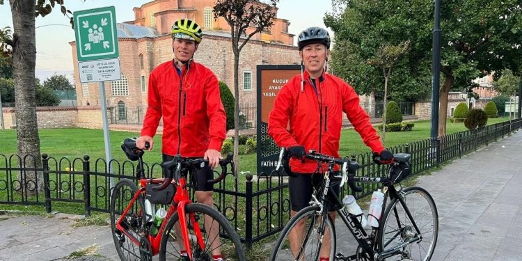 Kansere karşı pedal çeviren Uzun ve Mckinlay, Londra’da başladığı yolculuğu Yedidalga’da bitirecek