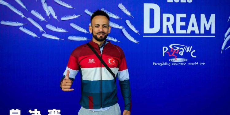 Yamaç paraşütçüler ilgi bekliyor