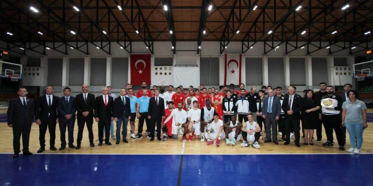Başbakan Üstel, Cumhuriyet Kupası Ödül Töreni’ne katıldı