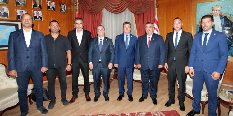 Ünal Üstel, MOK heyeti ile ülke sporunu değerlendirdi