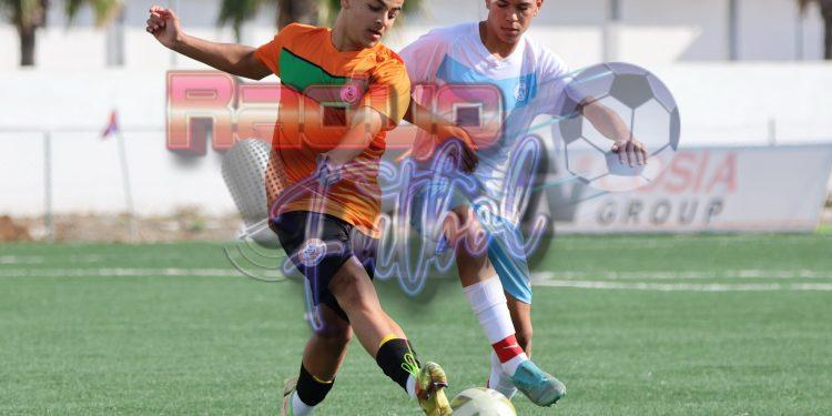 LİSELER FUTBOLDA HEYECAN SÜRÜYOR