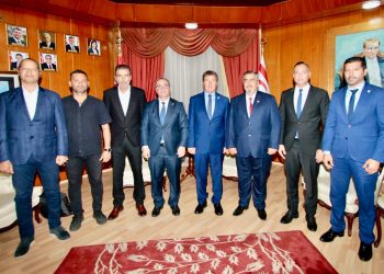 Başbakan Üstel, KKTC Milli Olimpiyat Komitesi’ni kabul etti