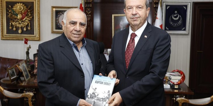 Cumhurbaşkanı Tatar, eski futbolcu Erbay Gönelli’yi kabul etti – BRTK