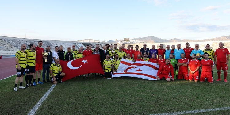 Meclis Takımı ile Londra Türk Masterları maç yaptı