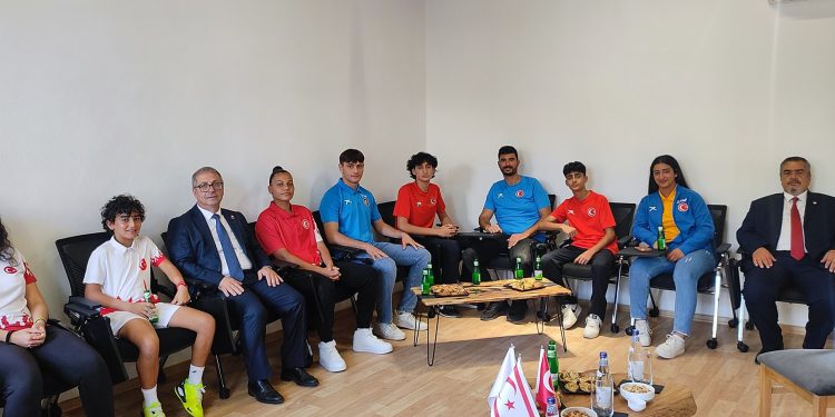 Milli Olimpiyat Komitesi, Türkiye Gençlik ve Spor Bakanı Bak’tan destek istedi