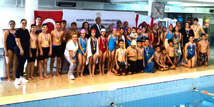 26. Cumhuriyet Şöleni Gençlik ve Spor Oyunları etkinlikleri yüzme yarışı ile devam etti