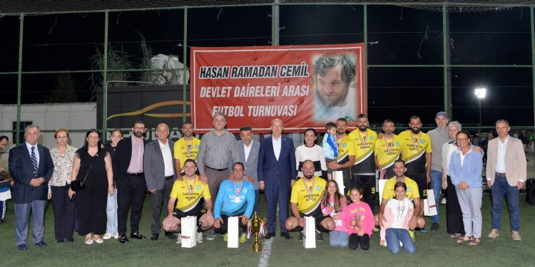 Cumhurbaşkanı Tatar, Hasan Ramadan Cemil Daireler Arası Futbol Turnuvası’nın final karşılaşmasını izledi