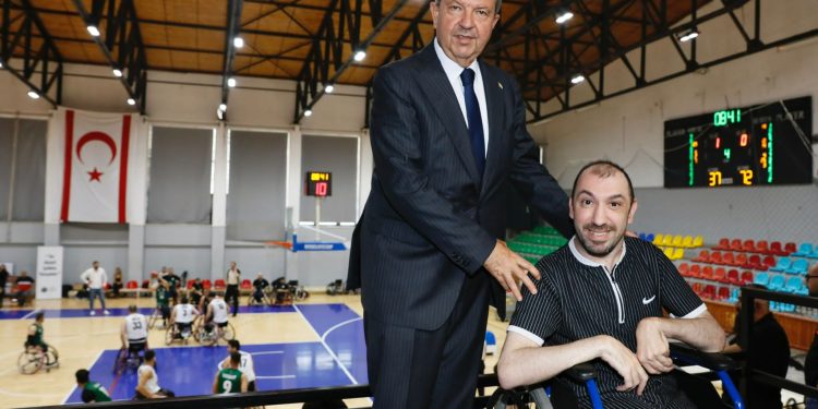 Cumhurbaşkanı Ersin Tatar, Türkiye Tekerlekli Sandalye Basketbol Süper Lig karşılaşmasını izledi