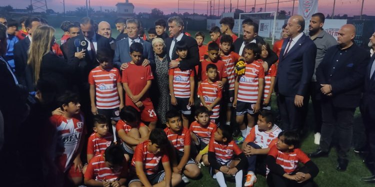 Başbakan Maraş Futbol Sahasını inceledi – BRTK