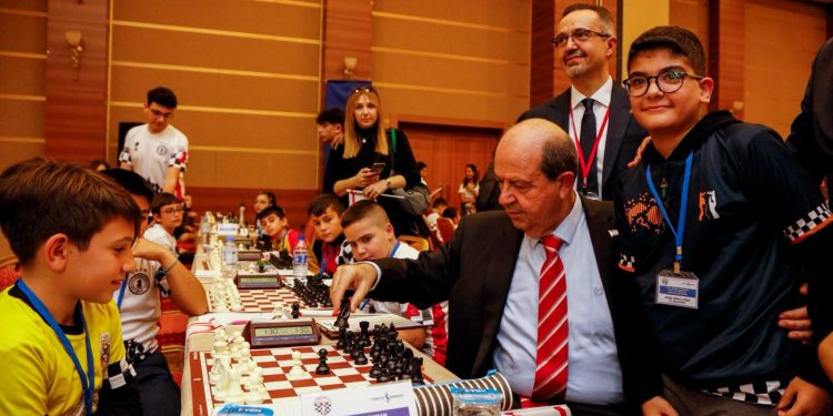 Cumhurbaşkanı Ersin Tatar, satranç turnuvasının açılışına katıldı – BRTK
