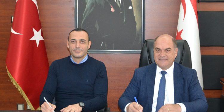 Balıkesir ve Değirmenlik sentetik çim sahalarının bakımı yapılıyor – BRTK