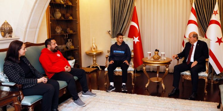 Cumhurbaşkanı Tatar, Kıbrıslı Türk yüzücü Bora’yı kabul etti – BRTK