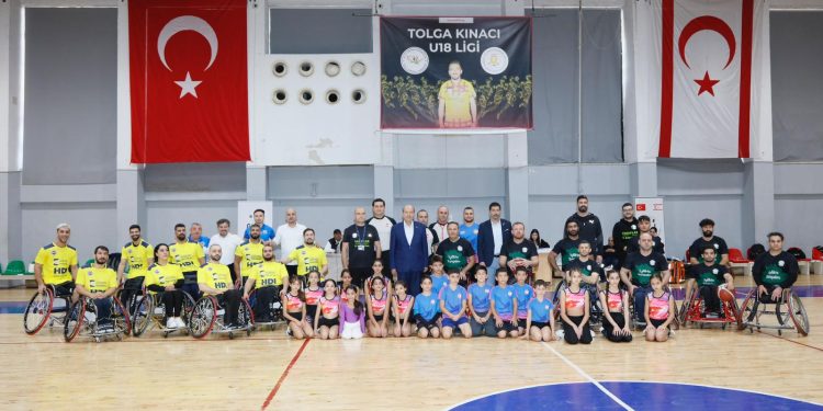 Cumhurbaşkanı Tatar, Türkiye Tekerlekli Sandalye Basketbol Süper Lig karşılaşmasını izledi – BRTK