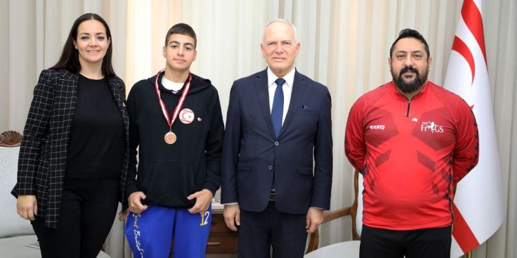 Töre, milli yüzücü Boran Bora’yı kabul etti – BRTK