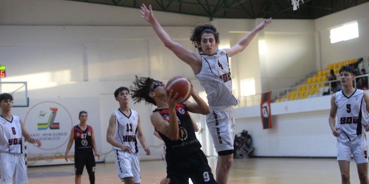 U16 Ligi’nde YDÜ yoluna devam etti