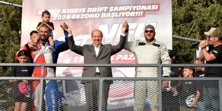 Cumhurbaşkanı Tatar, Drift NEU organizasyonu ile gerçekleştirilen 2024 KKTC Drift Şampiyonası’nı izledi