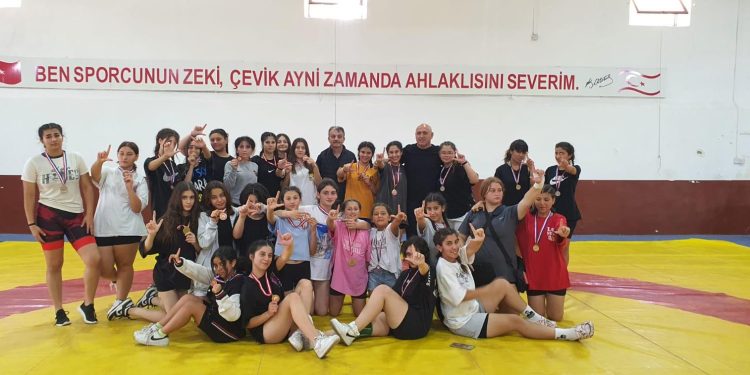 Kadınlarda Lapta Türk Birliği, 12 madalya ile dikkat çekti